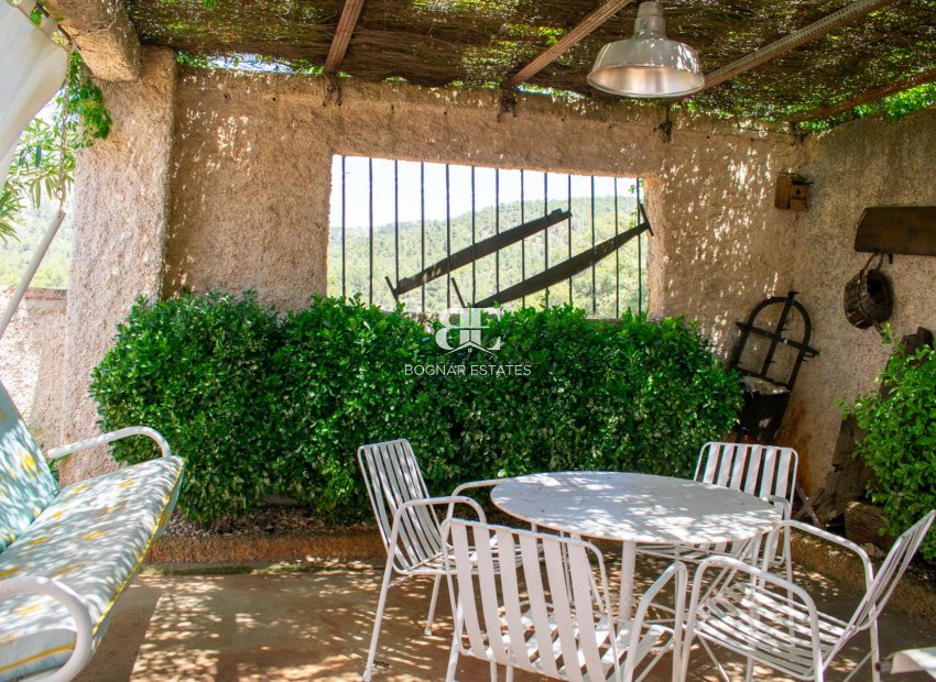 Resale - Villa -
Onil
