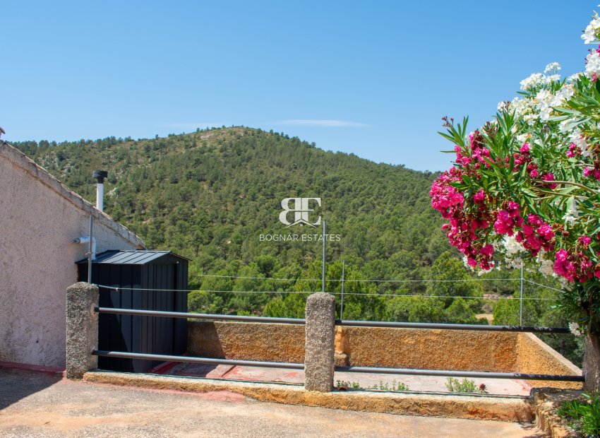 Resale - Villa -
Onil