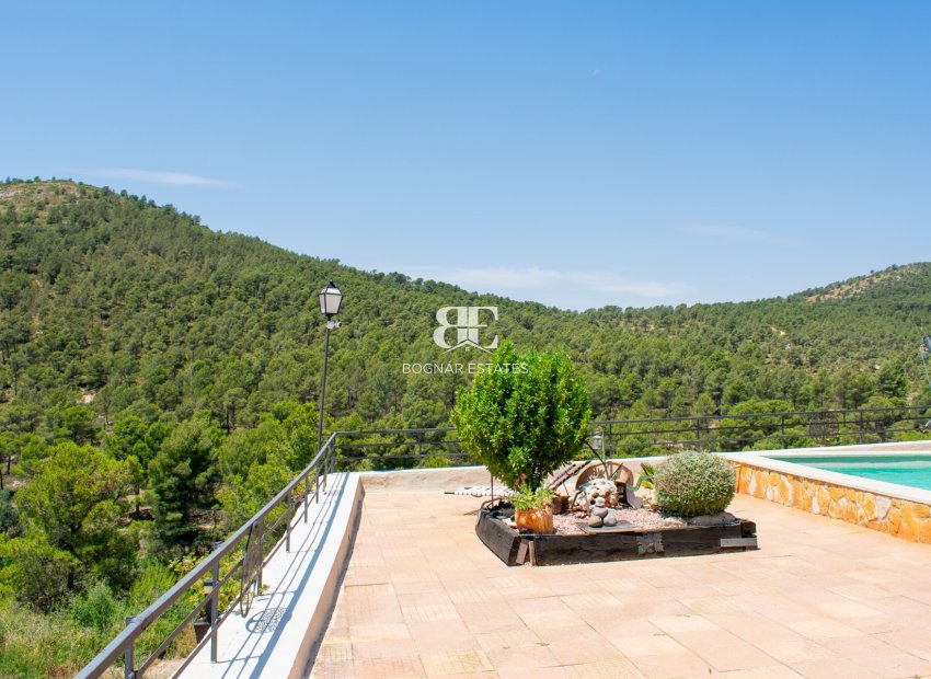 Resale - Villa -
Onil