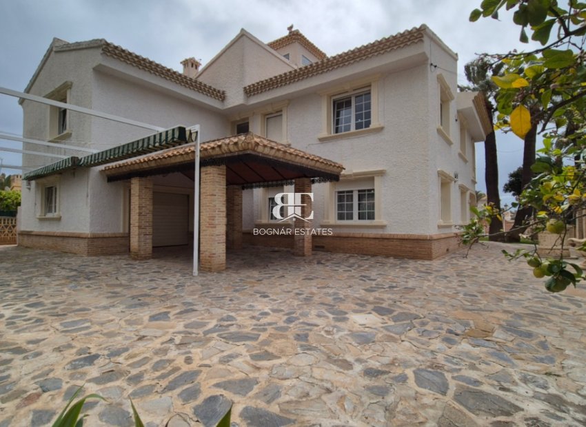 Resale - Villa -
Orihuela - Costa Blanca