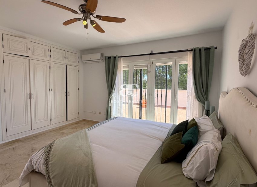 Resale - Villa -
Orihuela - Costa Blanca