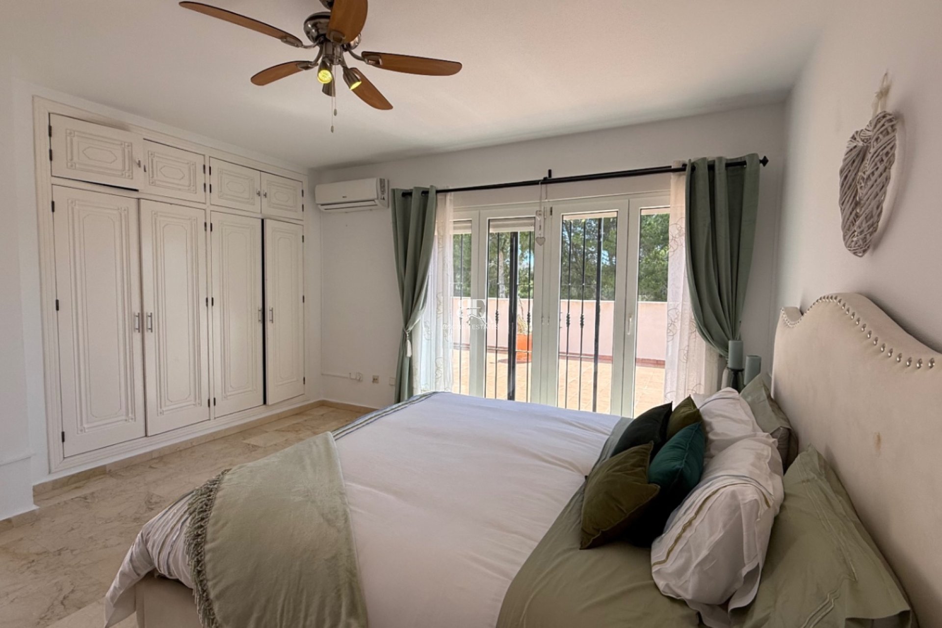 Resale - Villa -
Orihuela - Costa Blanca