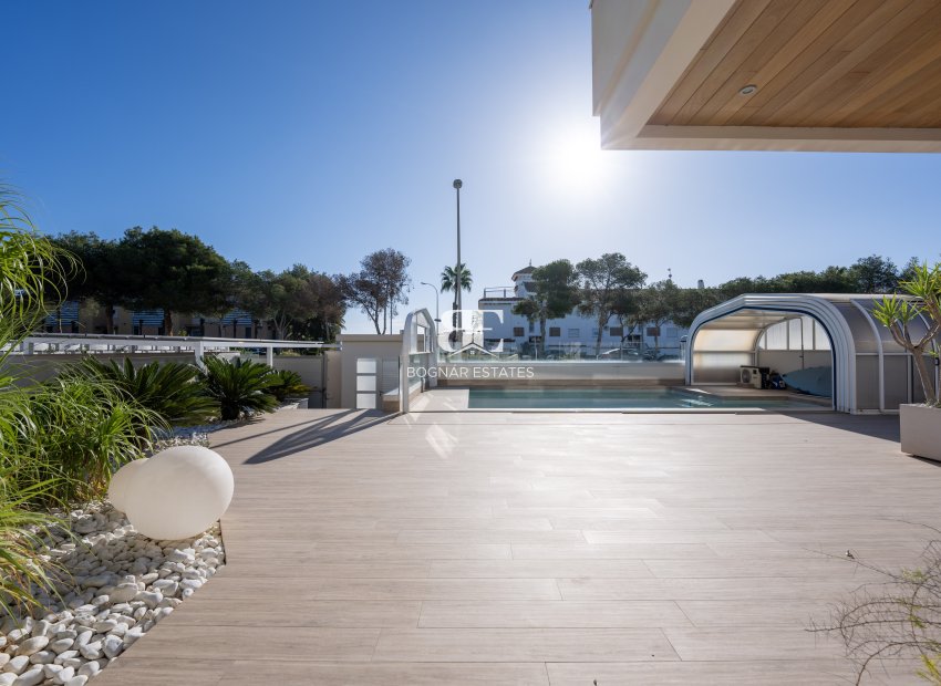 Resale - Villa -
Orihuela Costa - Cabo Roig