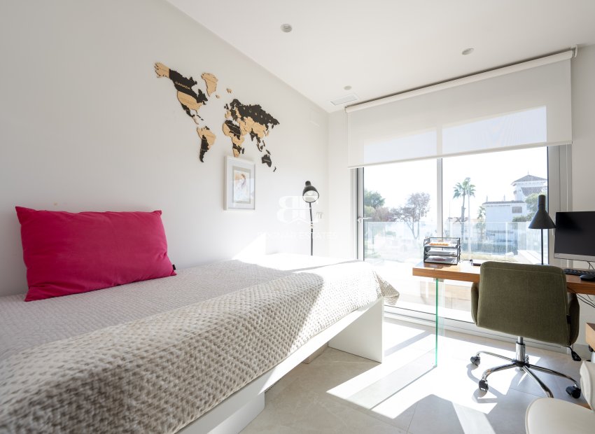 Resale - Villa -
Orihuela Costa - Cabo Roig