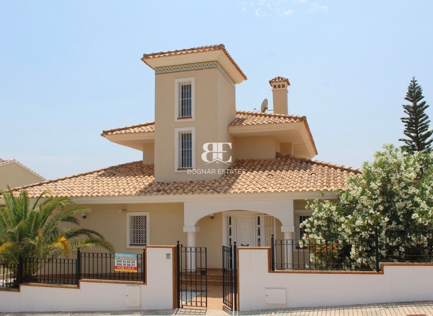 Resale - Villa -
Orihuela Costa - Campoamor Golf