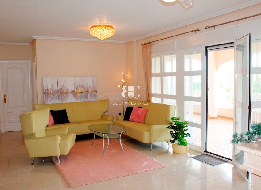 Resale - Villa -
Orihuela Costa - Campoamor Golf