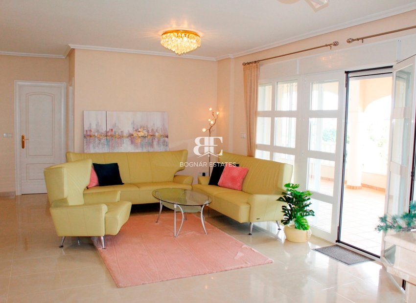 Resale - Villa -
Orihuela Costa - Campoamor Golf