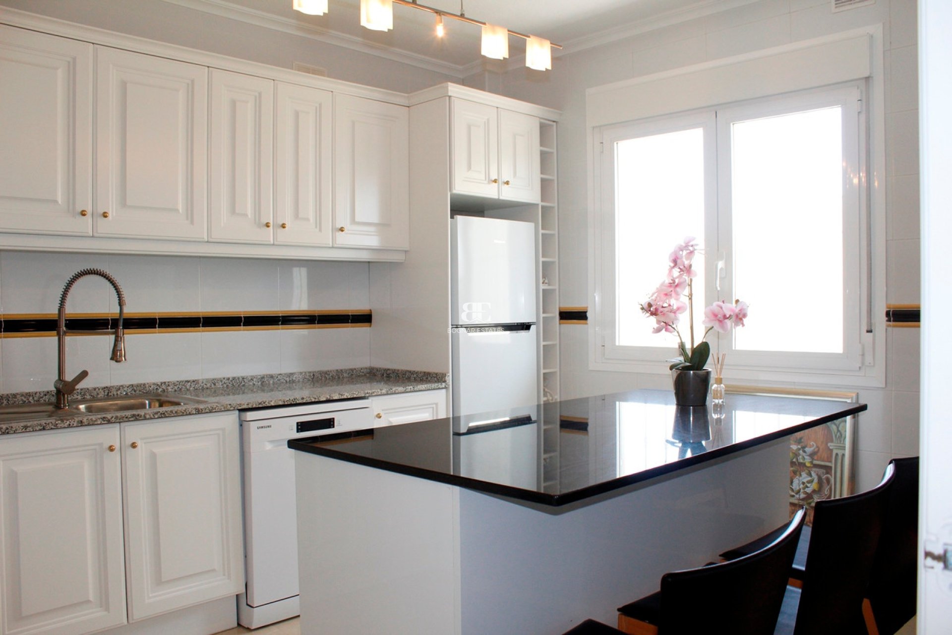 Resale - Villa -
Orihuela Costa - Campoamor Golf