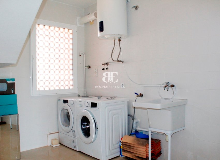 Resale - Villa -
Orihuela Costa - Campoamor Golf