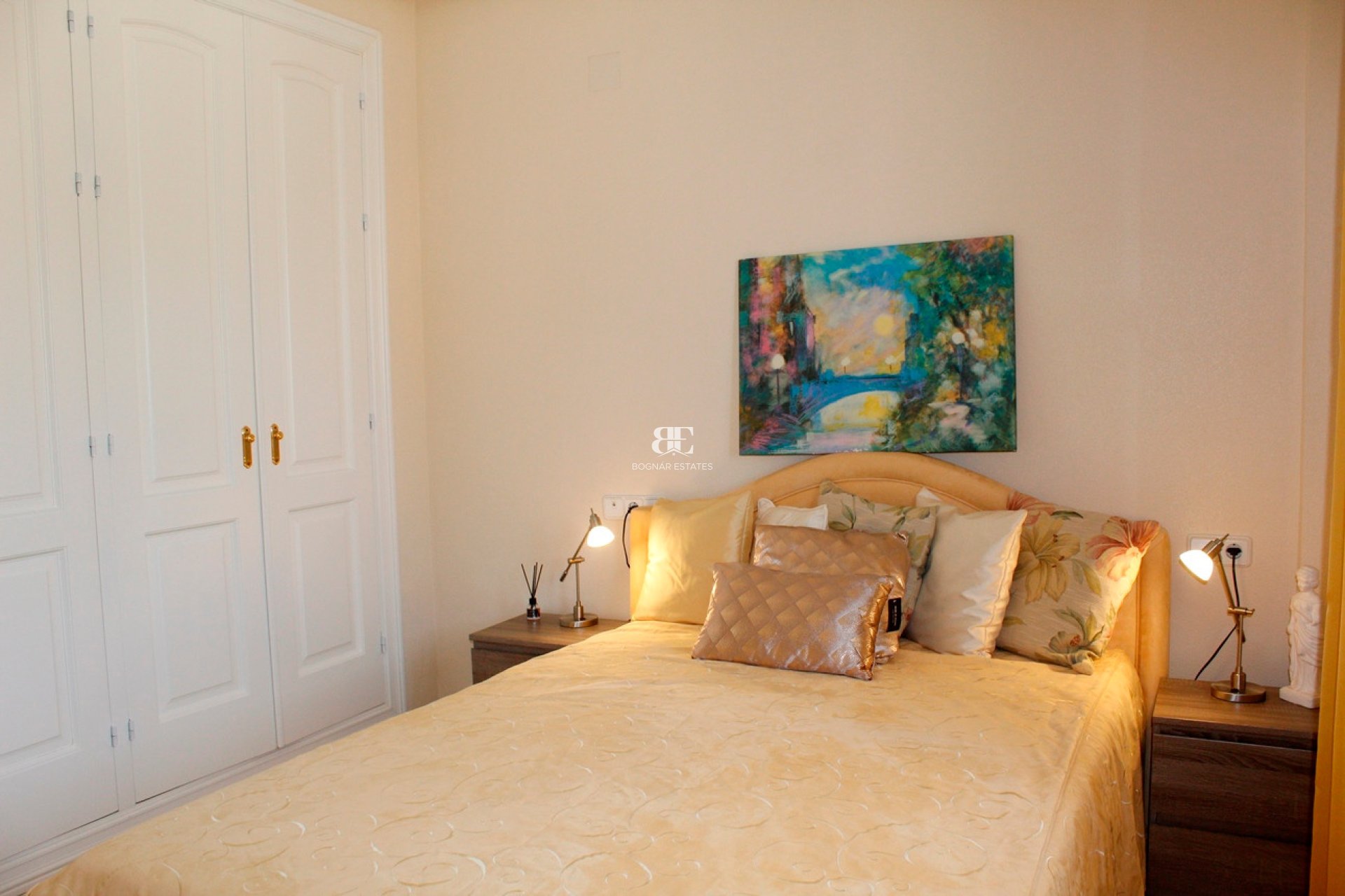 Resale - Villa -
Orihuela Costa - Campoamor Golf