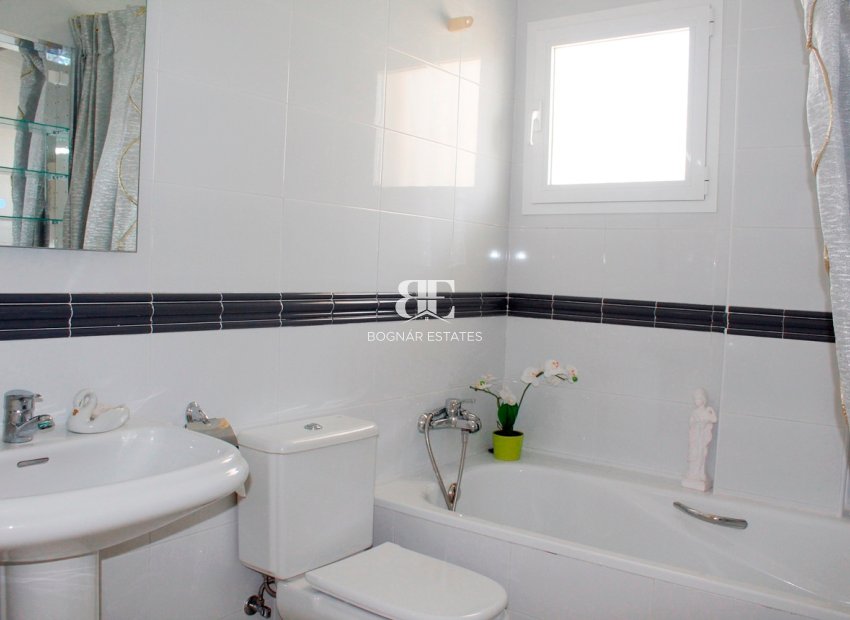 Resale - Villa -
Orihuela Costa - Campoamor Golf