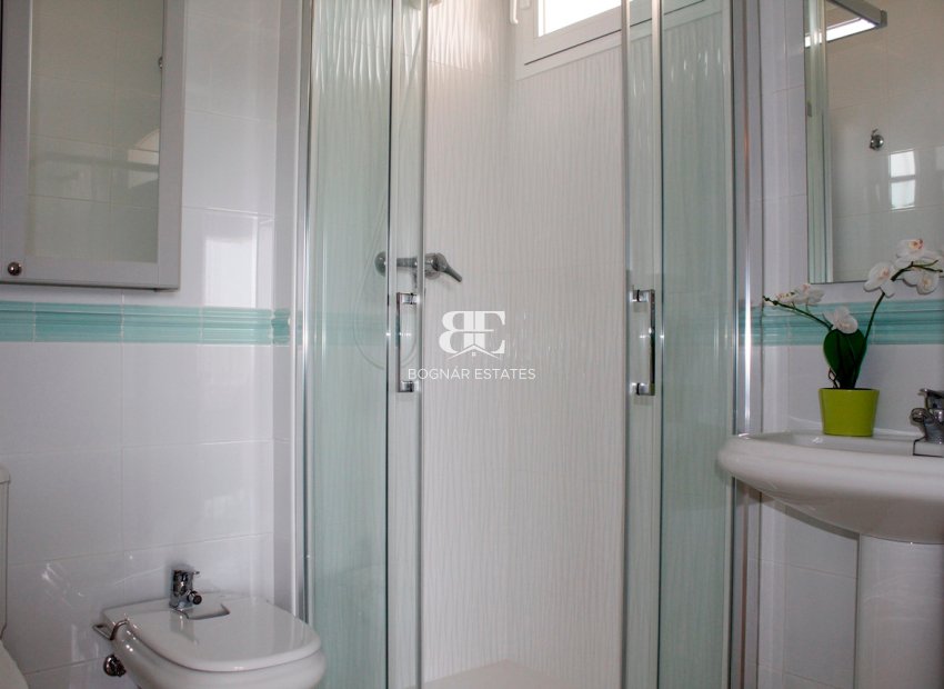 Resale - Villa -
Orihuela Costa - Campoamor Golf