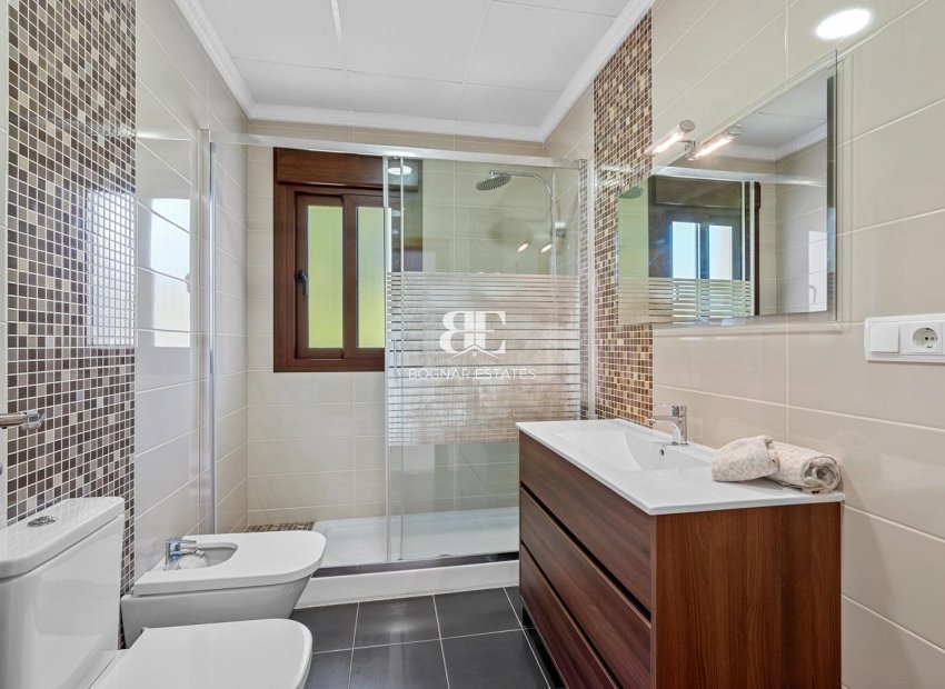 Resale - Villa -
Orihuela Costa - Campoamor