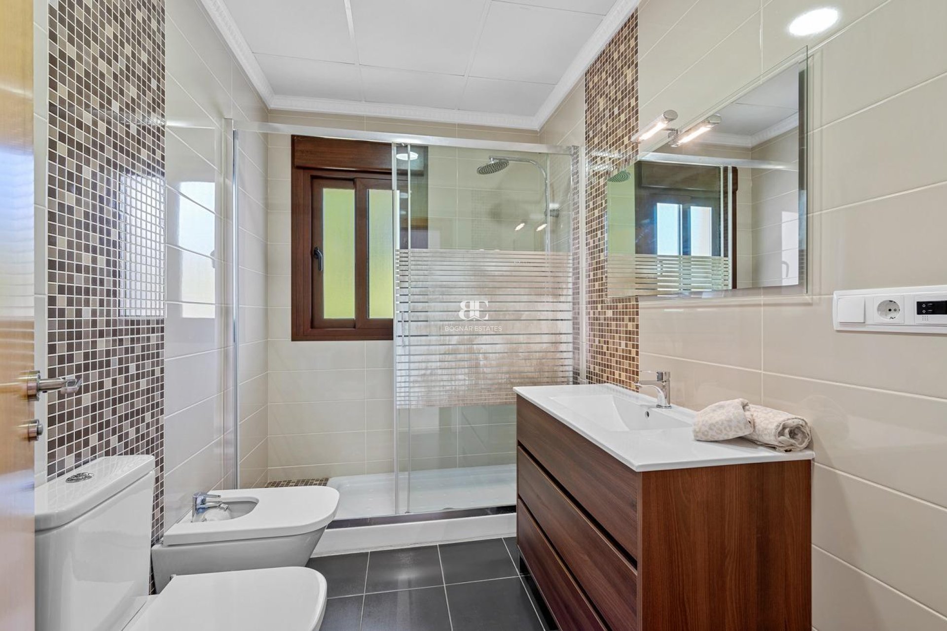 Resale - Villa -
Orihuela Costa - Campoamor