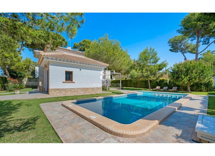 Resale - Villa -
Orihuela Costa - Campoamor