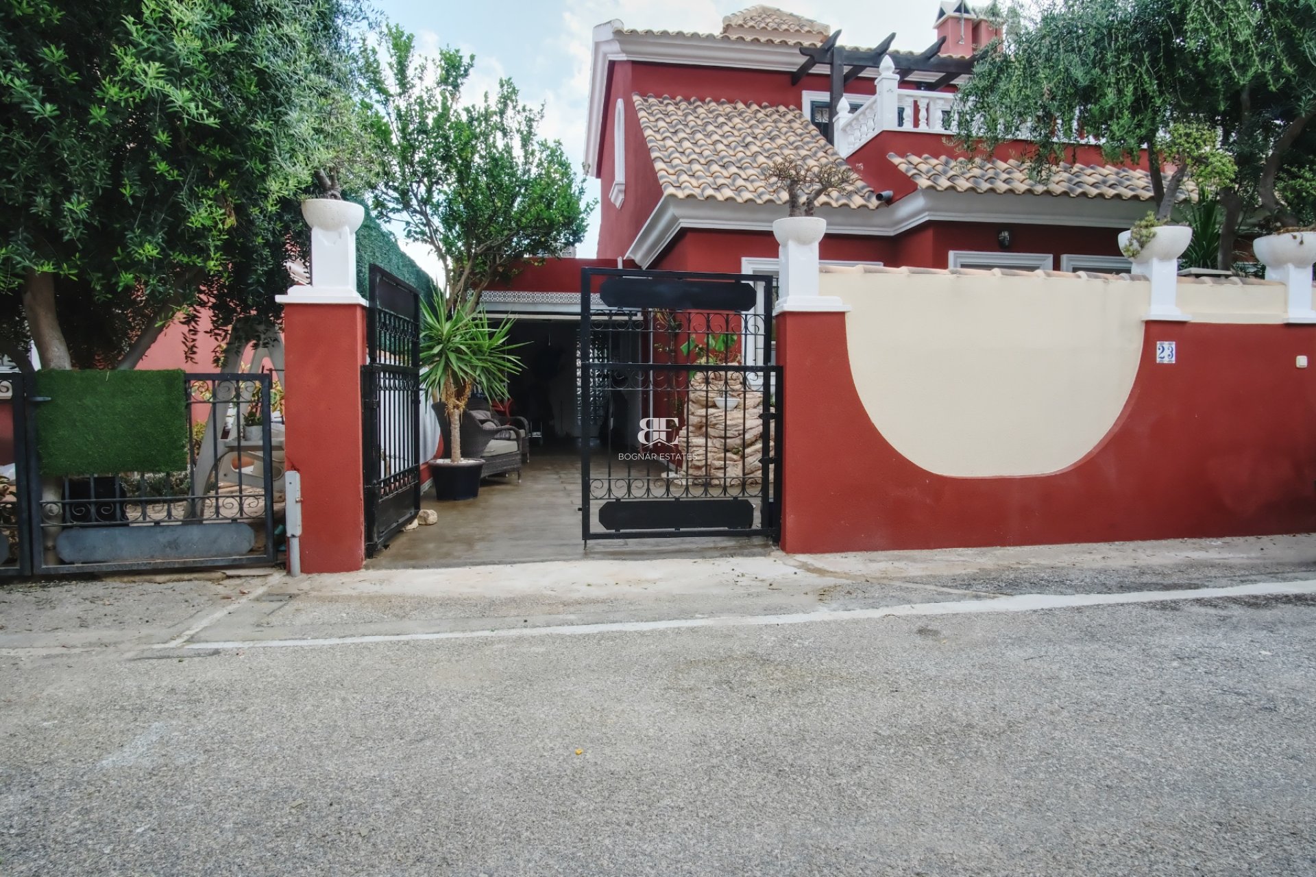 Resale - Villa -
Orihuela Costa - Costa Blanca