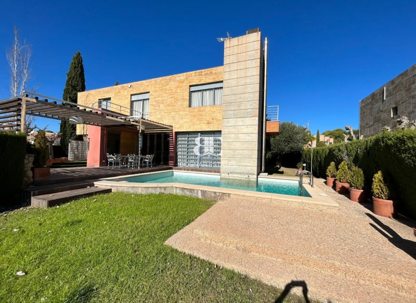 Resale - Villa -
Orihuela Costa - Dehesa de campoamor