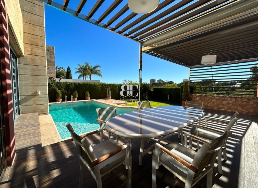 Resale - Villa -
Orihuela Costa - Dehesa de campoamor