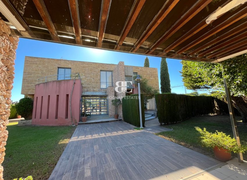Resale - Villa -
Orihuela Costa - Dehesa de campoamor