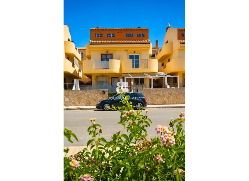 Resale - Villa -
Orihuela Costa - La Zenia
