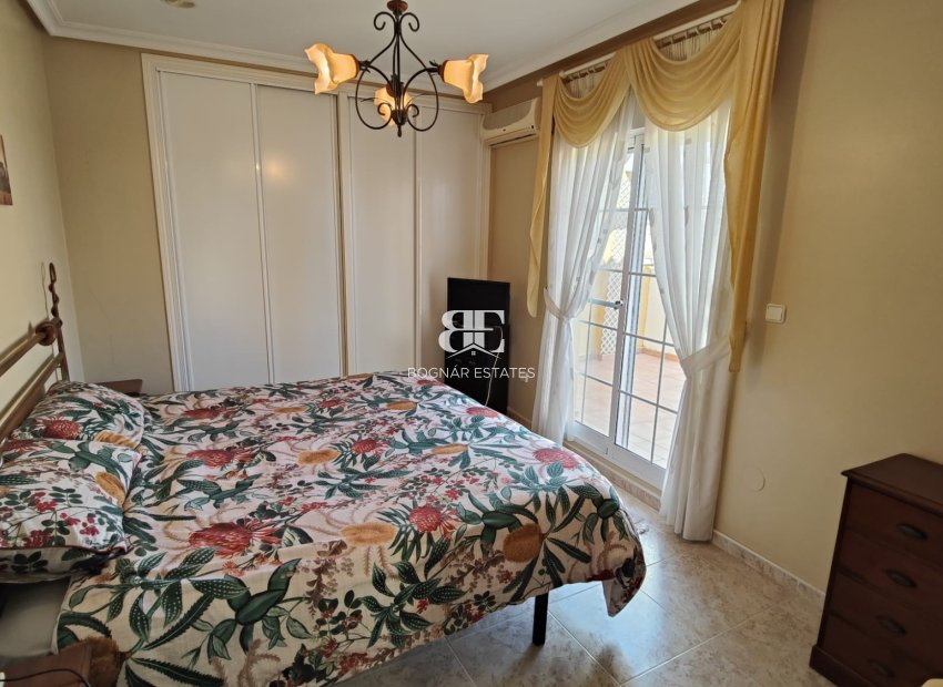 Resale - Villa -
Orihuela Costa - La Zenia