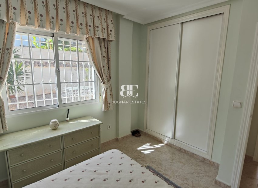 Resale - Villa -
Orihuela Costa - La Zenia