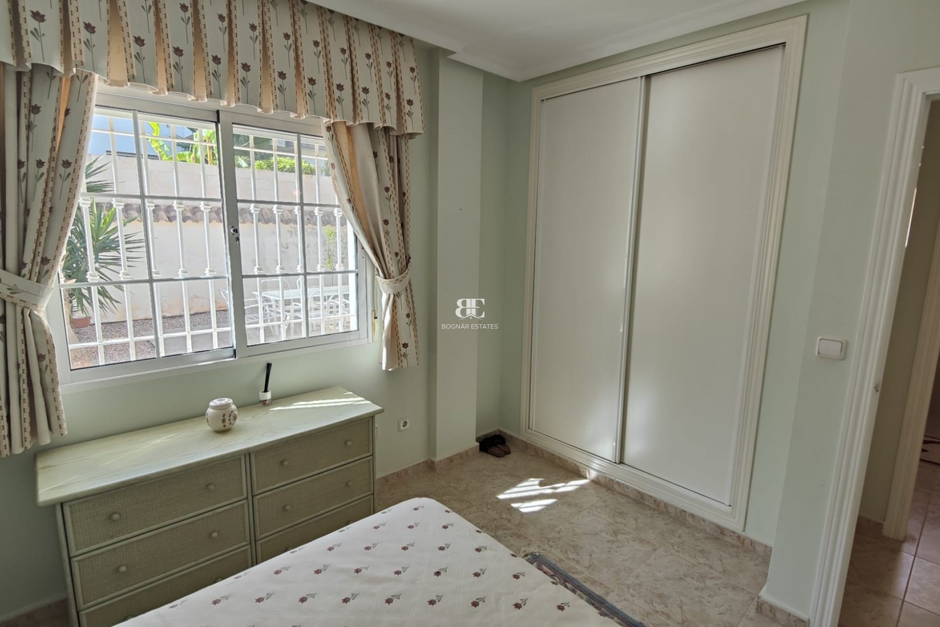 Resale - Villa -
Orihuela Costa - La Zenia