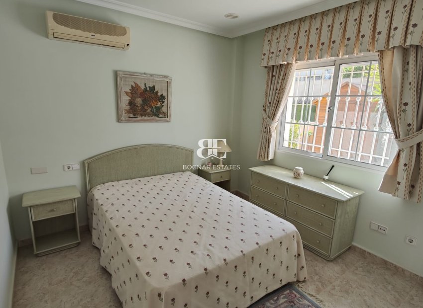 Resale - Villa -
Orihuela Costa - La Zenia