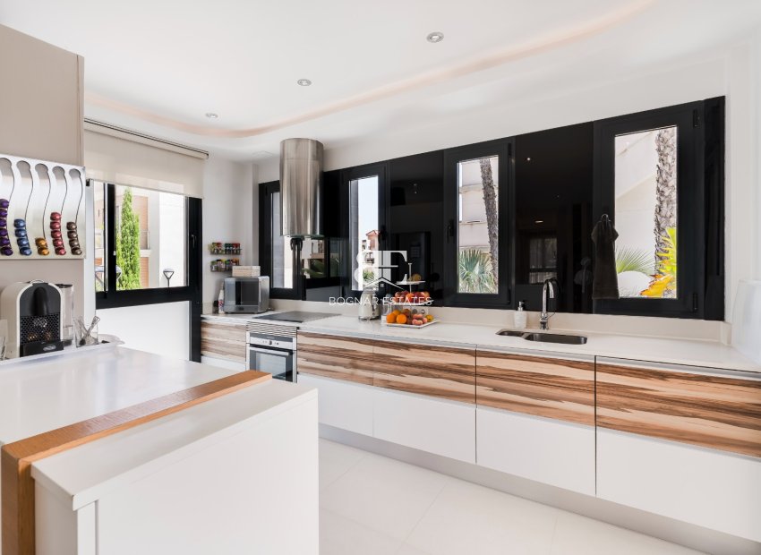 Resale - Villa -
Orihuela Costa - La Zenia