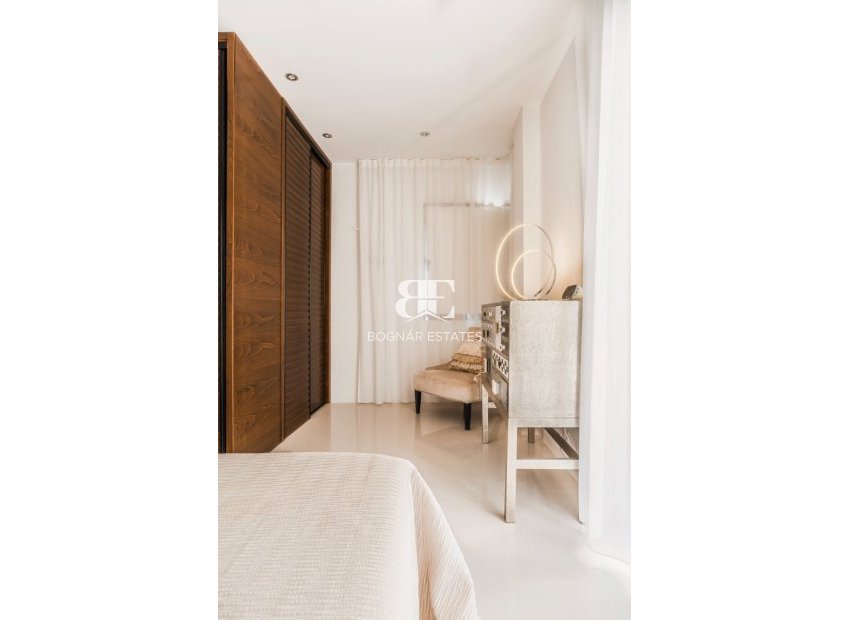 Resale - Villa -
Orihuela Costa - La Zenia