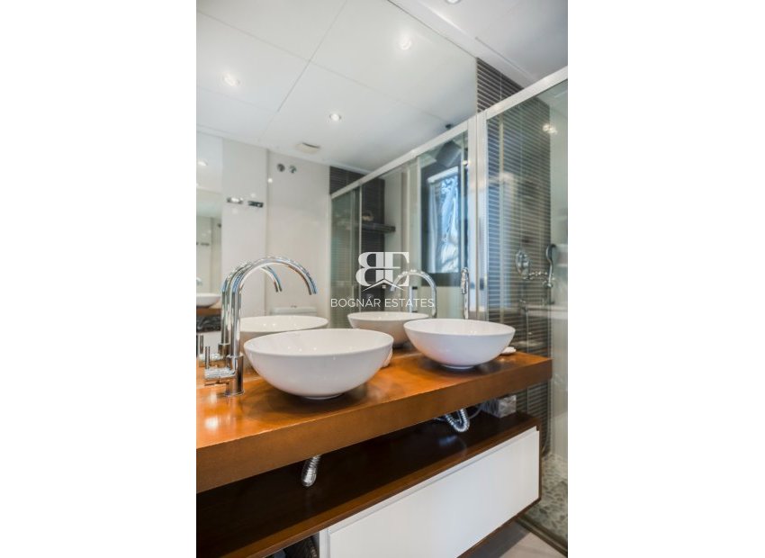 Resale - Villa -
Orihuela Costa - La Zenia