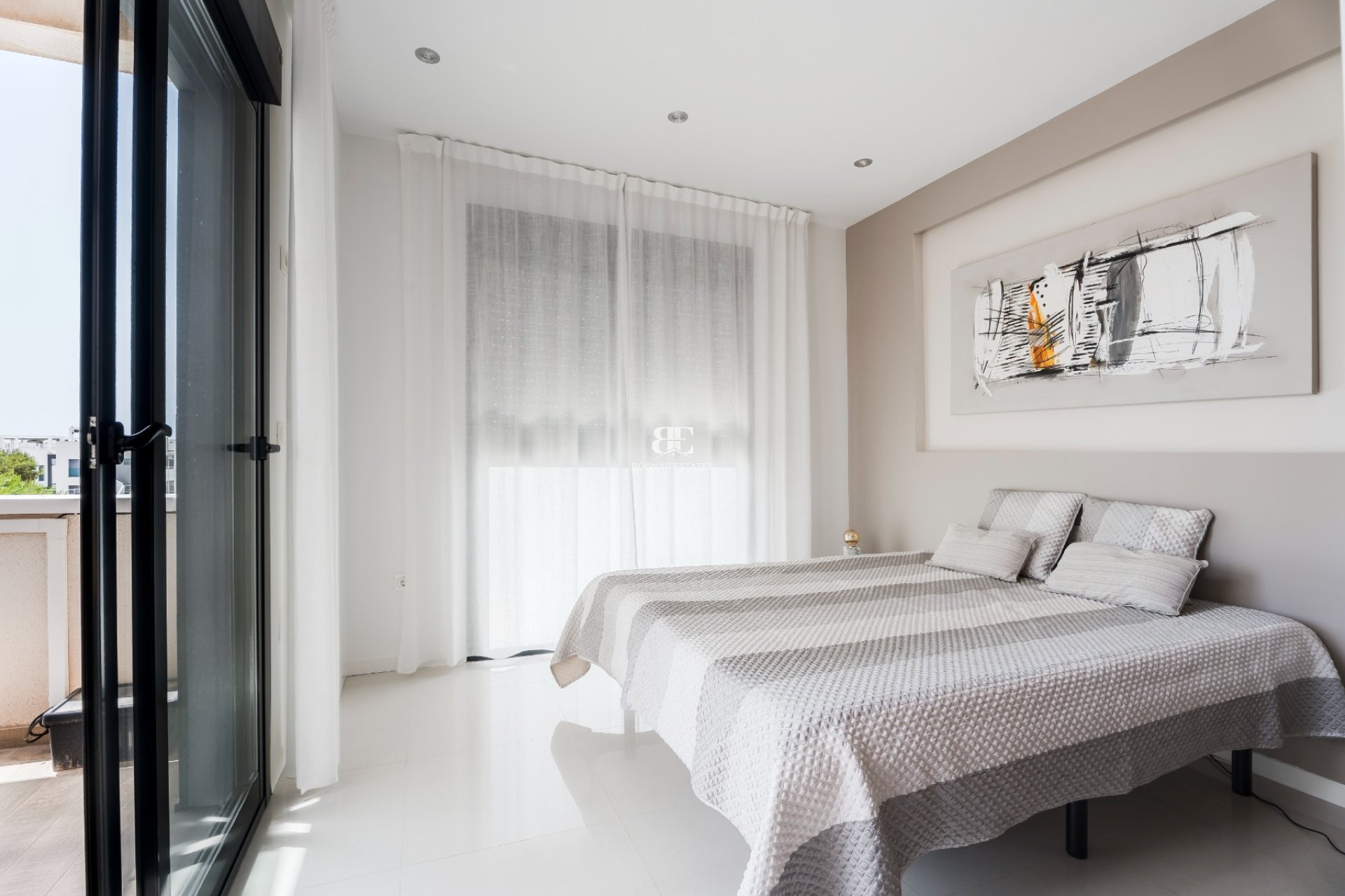 Resale - Villa -
Orihuela Costa - La Zenia