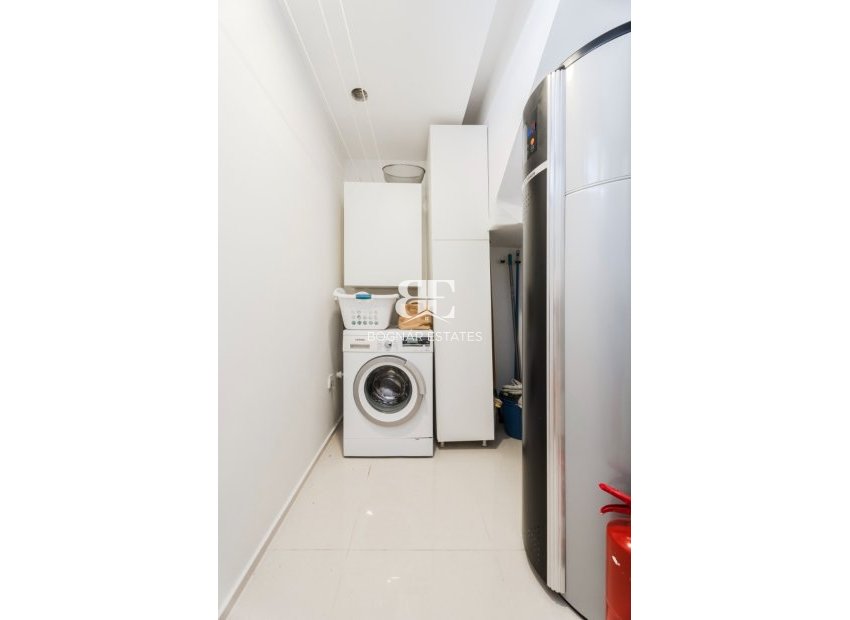 Resale - Villa -
Orihuela Costa - La Zenia
