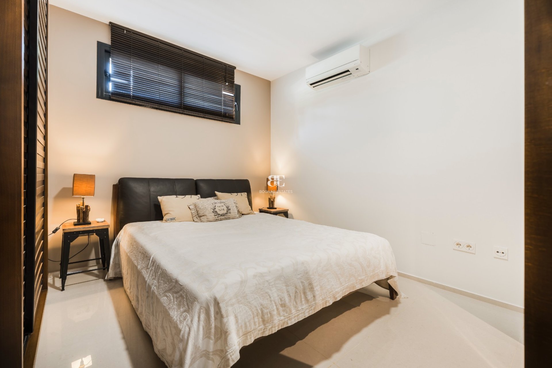Resale - Villa -
Orihuela Costa - La Zenia