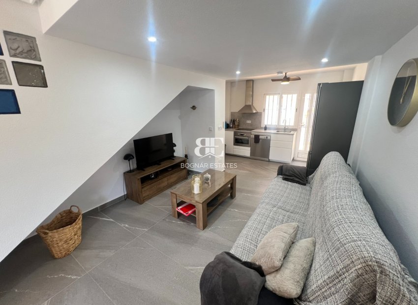 Resale - Villa -
Orihuela Costa - La Zenia