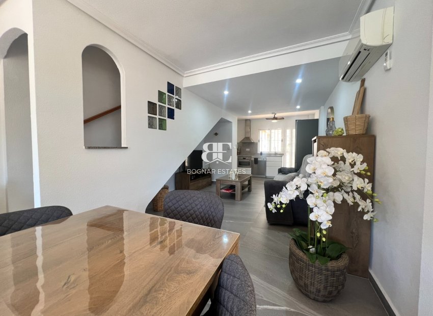 Resale - Villa -
Orihuela Costa - La Zenia