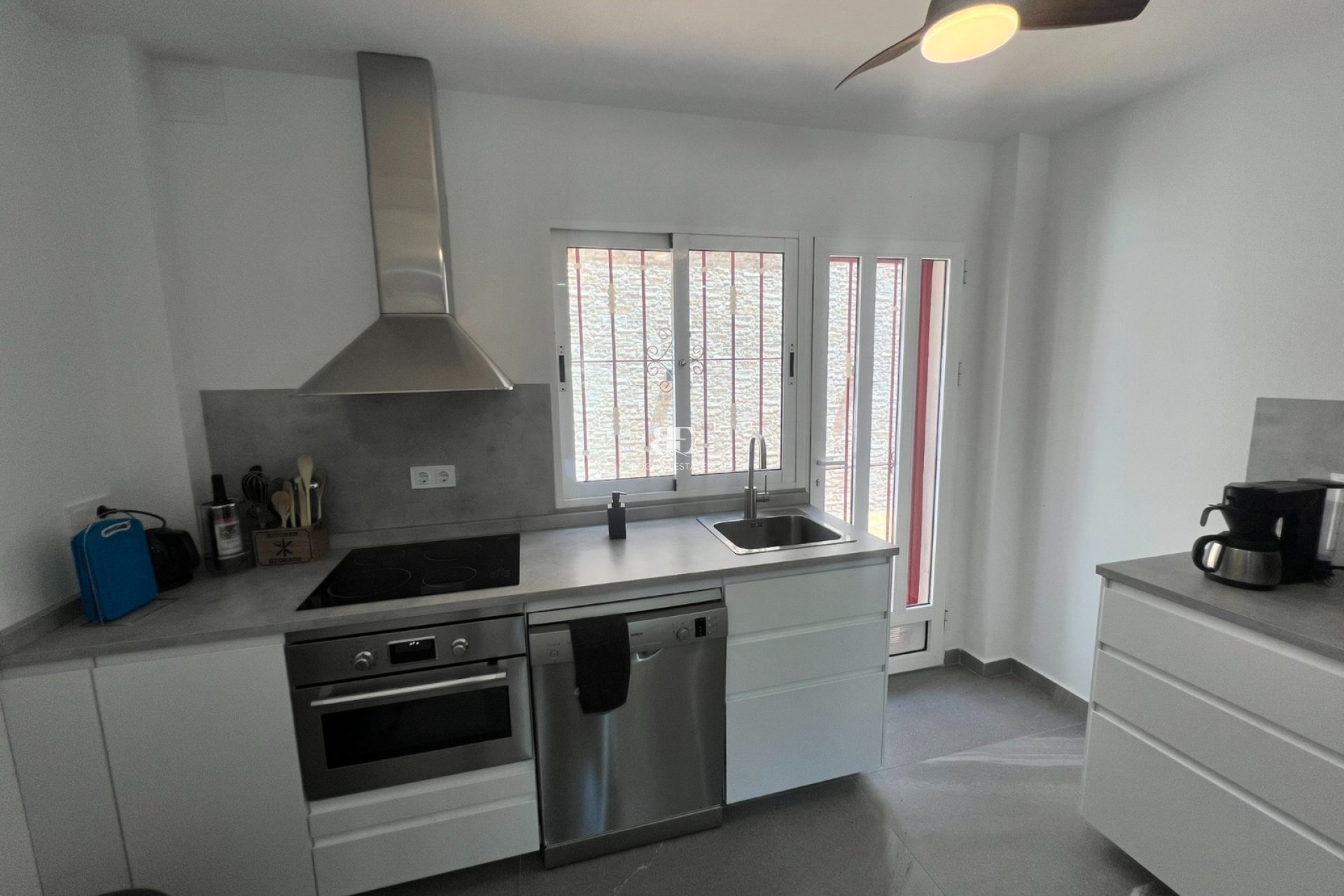 Resale - Villa -
Orihuela Costa - La Zenia