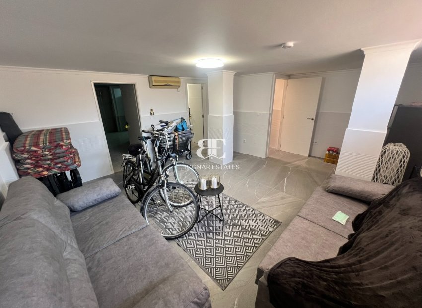 Resale - Villa -
Orihuela Costa - La Zenia