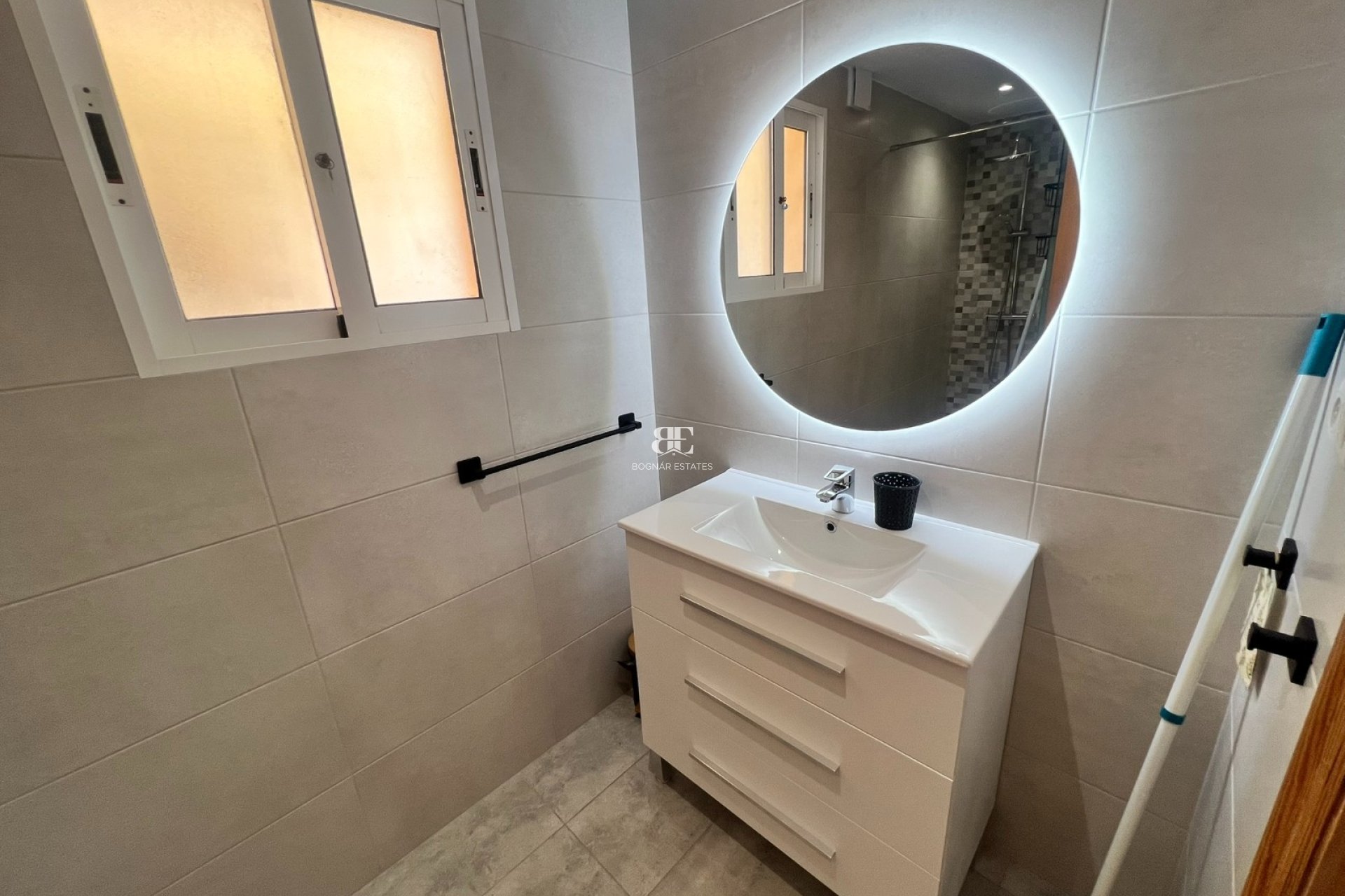 Resale - Villa -
Orihuela Costa - La Zenia