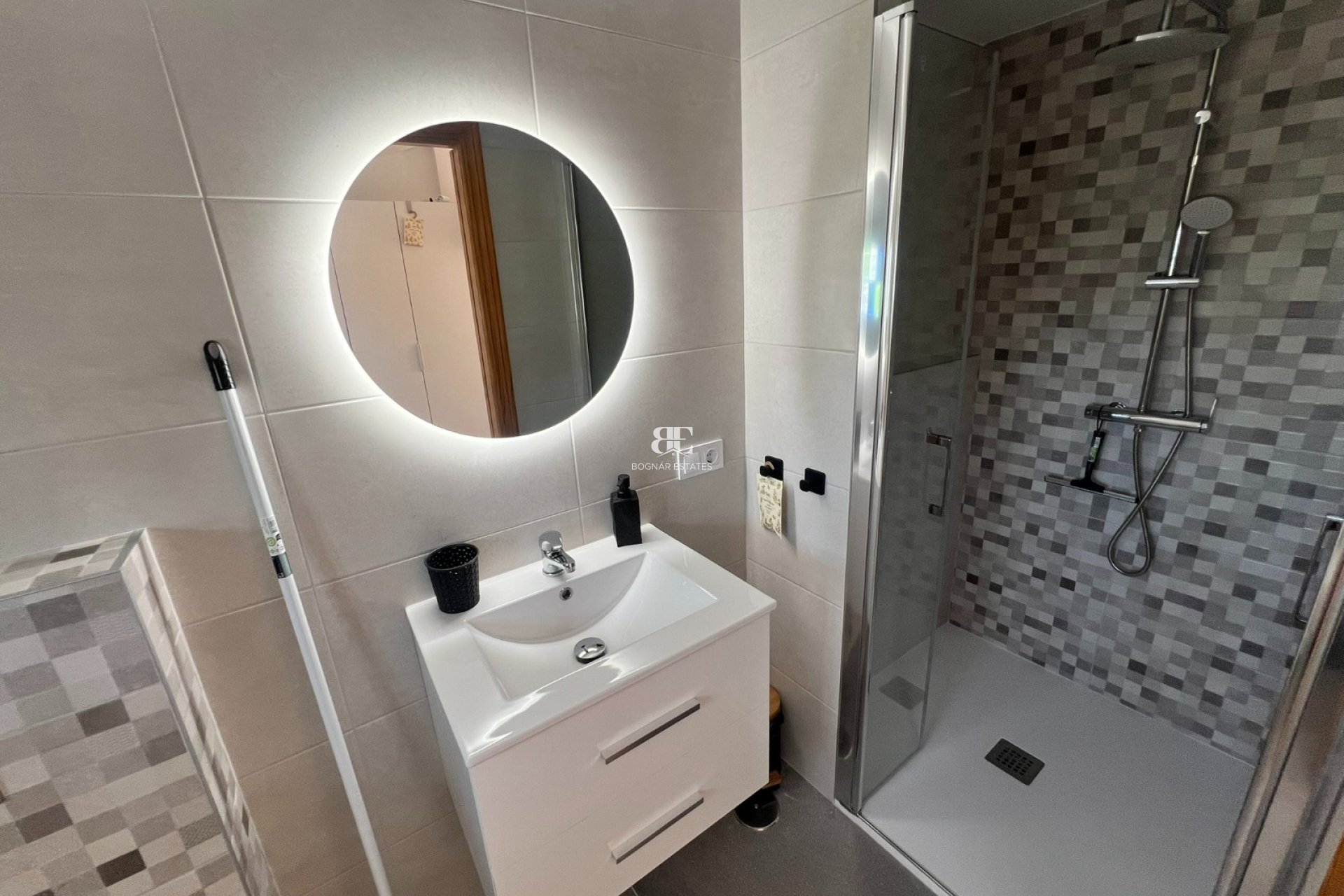 Resale - Villa -
Orihuela Costa - La Zenia