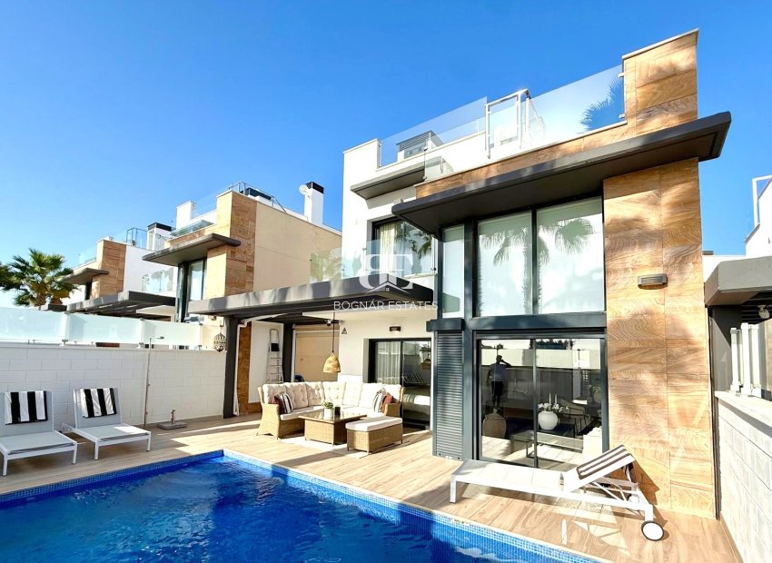 Resale - Villa -
Orihuela Costa - Lomas De Cabo Roig