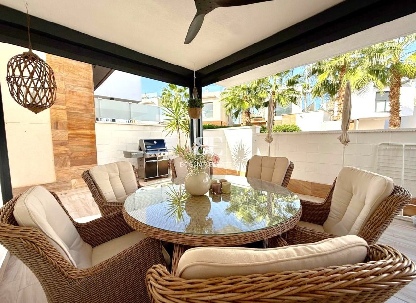 Resale - Villa -
Orihuela Costa - Lomas De Cabo Roig