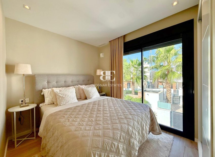 Resale - Villa -
Orihuela Costa - Lomas De Cabo Roig