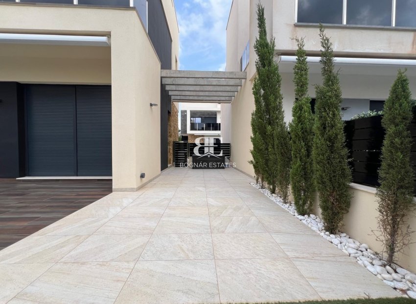 Resale - Villa -
Orihuela Costa - Lomas De Cabo Roig