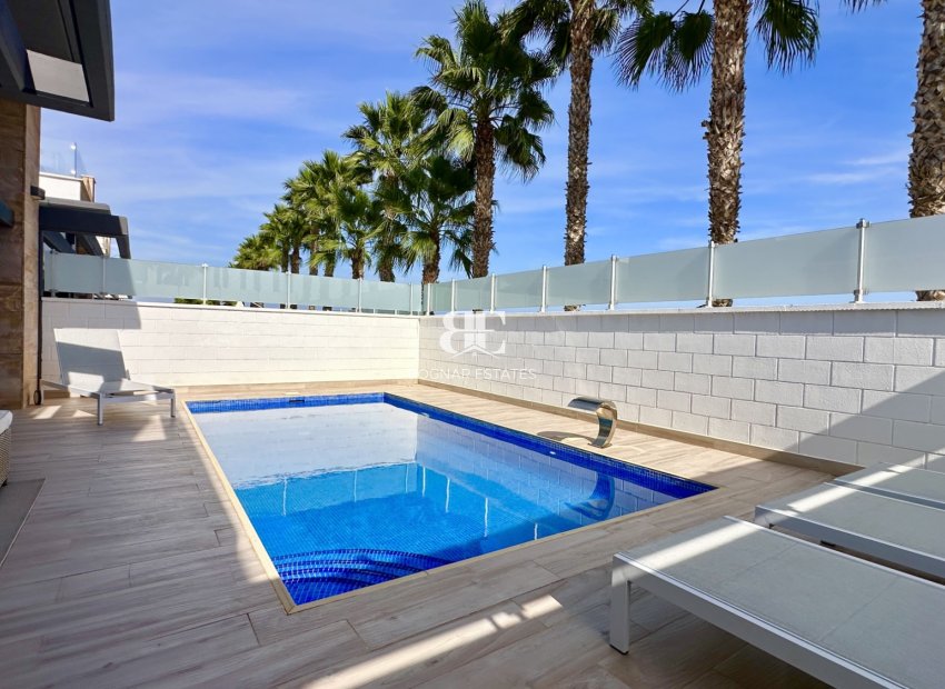 Resale - Villa -
Orihuela Costa - Lomas De Cabo Roig