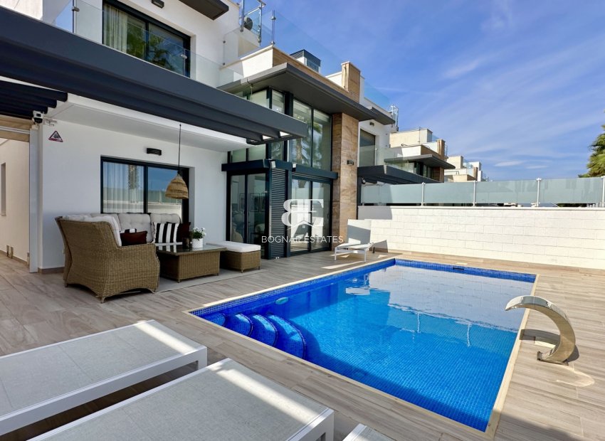 Resale - Villa -
Orihuela Costa - Lomas De Cabo Roig