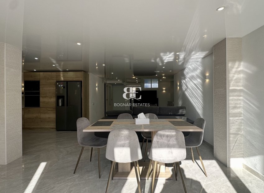 Resale - Villa -
Orihuela Costa - Los Altos