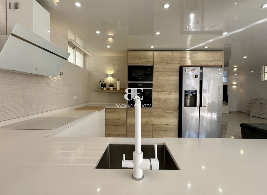 Resale - Villa -
Orihuela Costa - Los Altos