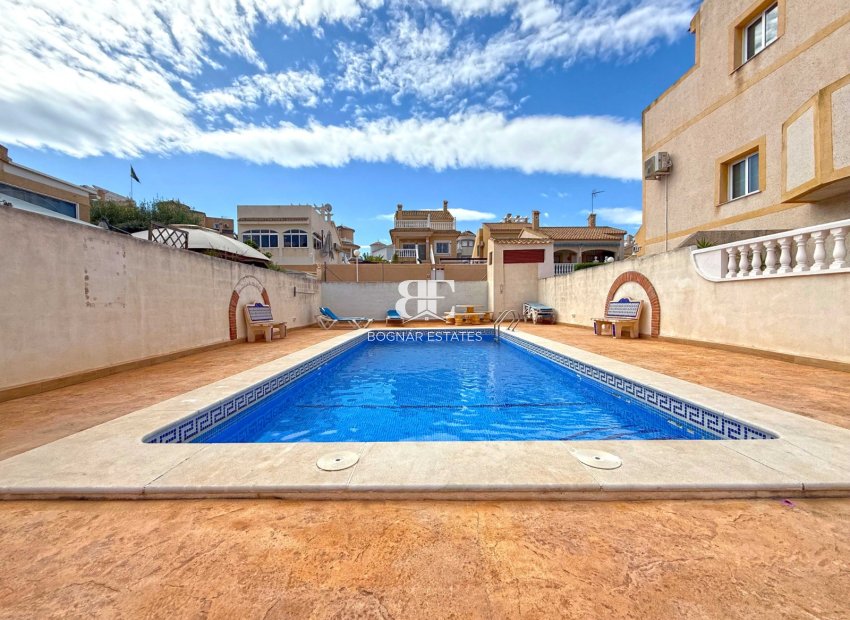 Resale - Villa -
Orihuela Costa - Los Altos