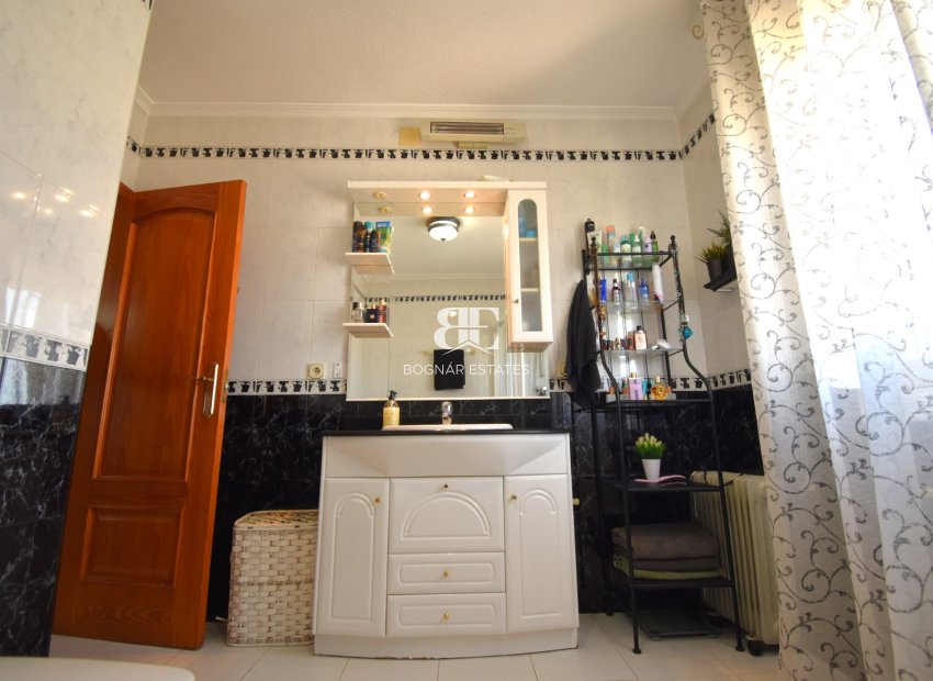 Resale - Villa -
Orihuela Costa - Los Balcones